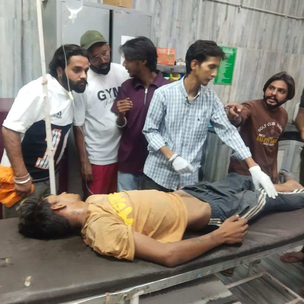 अबोहर में पुल पर बाइक-ऑटो की टक्कर:हादसे में 20 वर्षीय युवक की मौत; दो लोग गंभीर रूप से घायल