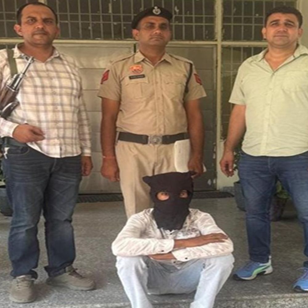 भिवानी में अवैध हथियार के साथ राजस्थान का युवक गिरफ्तार:अपने परिचित मिलने आया था ट्रक का हेल्पर, 10 हजार में गुजरात से लाया था देशी पिस्तौल