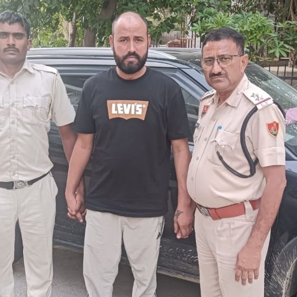हांसी में जीजा पर गोली चलाने वाला साला अरेस्ट:घरेलू विवाद में पिस्टल से की थी फायरिंग, पुलिस ने जब्त की आई-20 कार