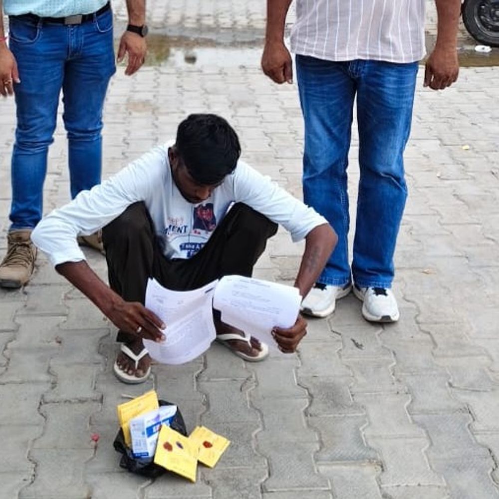 सिरसा में नशा तस्कर गिरफ्तार:490 नशीली गोलियां और कैप्सूल बरामद, बेचने की फिराक में था