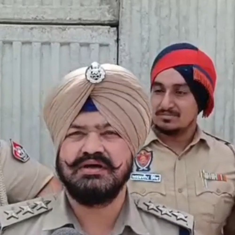 मोगा में लूट की साजिश रच रहा गिरोह दबोचा:4 आरोपी गिरफ्तार; कृपाण, बेसबॉल बैट और बाइक बरामद