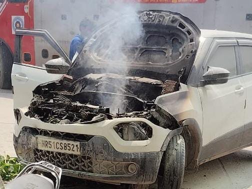 Faridabad News: Car Catches Fire at HSVP Market Parking in Sector 37