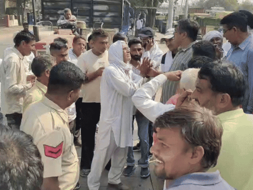 जीरो किलोमीटर गाड़ियों ने खोली धान उठान की पोल:20 करोड़ का भुगतान रुका,ट्रांसपोर्टर्स की प्रेजेंटेशन: बताई तकनीकी खामी, सरकार को भेजी गई रिपोर्ट