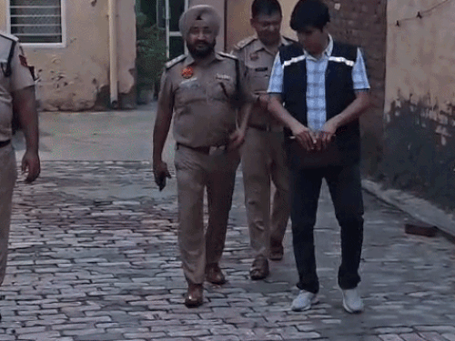 करनाल पिता मर्डर केस: पत्नी-साले को किया डिटेन:पोस्टमार्टम रिपोर्ट का इंतजार कर रही पुलिस, जमीनी विवाद को लेकर जांच तेज