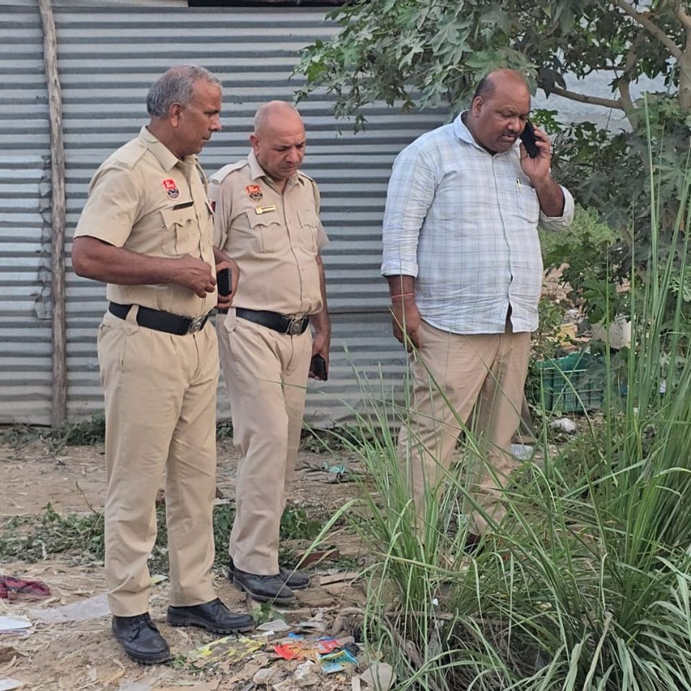 करनाल में अर्धनग्न हालत में मिला व्यक्ति का शव:बस स्टैंड के पास पड़ा, बिहार का रहने वाला, परिजनों तक पहुंचने में जुटी पुलिस