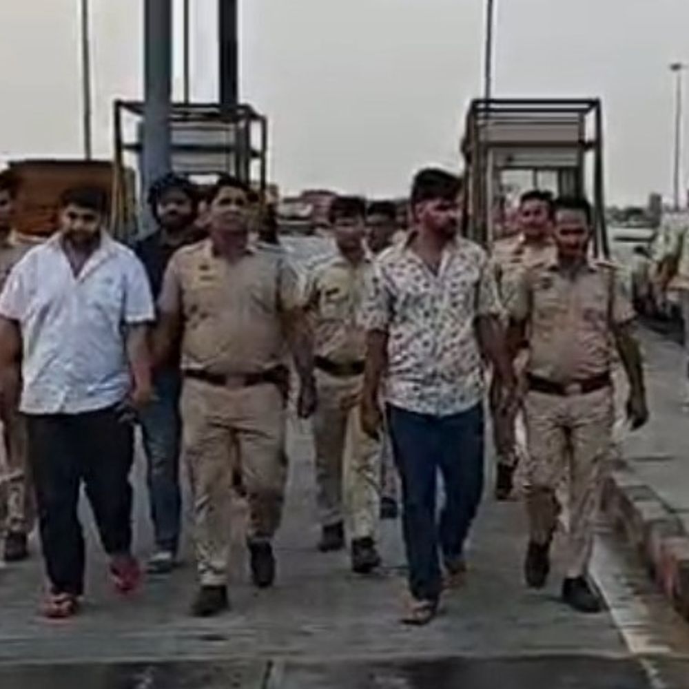 पलवल में टोल प्लाजा के 3 कर्मचारी अरेस्ट:फरीदाबाद के इंजीनियर से की मारपीट, गाड़ी तोड़ी, 20 हजार रुपए लूटे