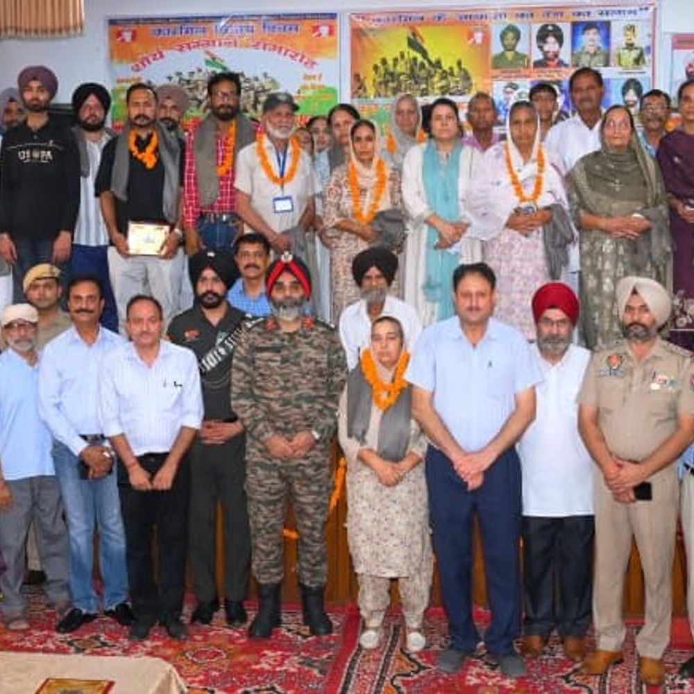 दीनानगर में कारगिल विजय दिवस पर शौर्य सम्मान समारोह:105 शहीद परिवारों को किया गया सम्मानित, युद्ध में जवानों की वीर गाथा सुनाई