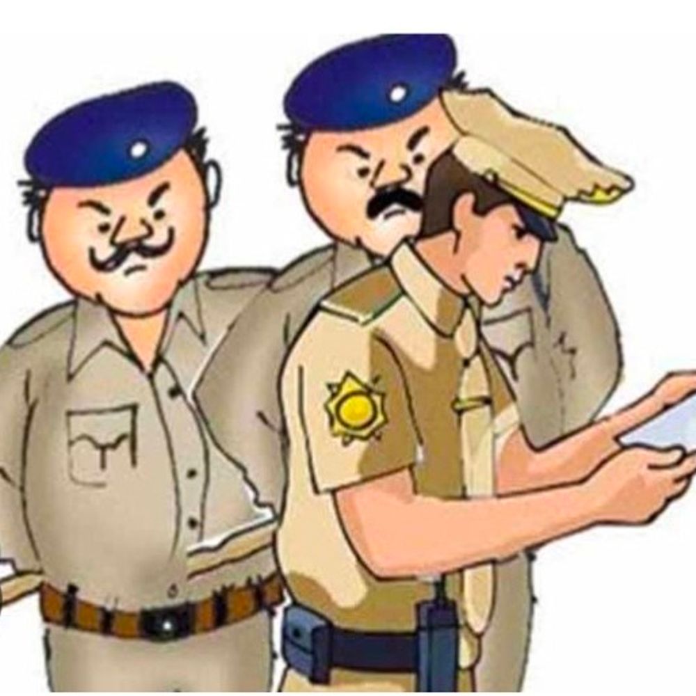 तरनतारन में नकली सब-इंस्पेक्टर गिरफ्तार:पुलिस की वर्दी पहनकर राहगीरों को बनाता शिकार, फर्जी केस में फंसाने के नाम पर भी ठगी
