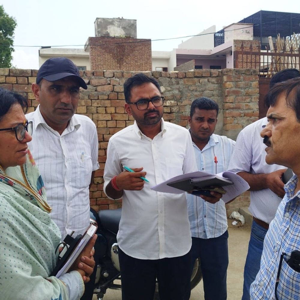 बरवाला नगर परिषद में विकास कार्यों की जांच:सीएम फ्लाइंग टीम पहुंची, 90 से अधिक कार्यों के सैंपल लिए