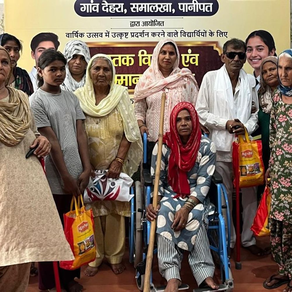 समालखा में 40 जरूरतमंद परिवारों को दिया राशन:बुजुर्गों को दवाइयां दिलाई गई, एक महिला को व्हीलचेयर भी भेंट की