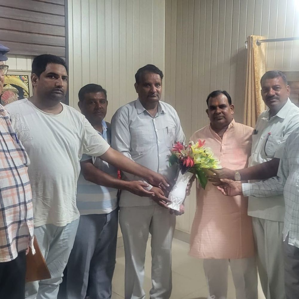 सिसोठ कॉलोनी को नगर पालिका में शामिल करने की मांग:महेंद्रगढ़ में चेयरमैन से मिला प्रतिनिधिमंडल, सर्वे कराकर कार्रवाई का भरोसा