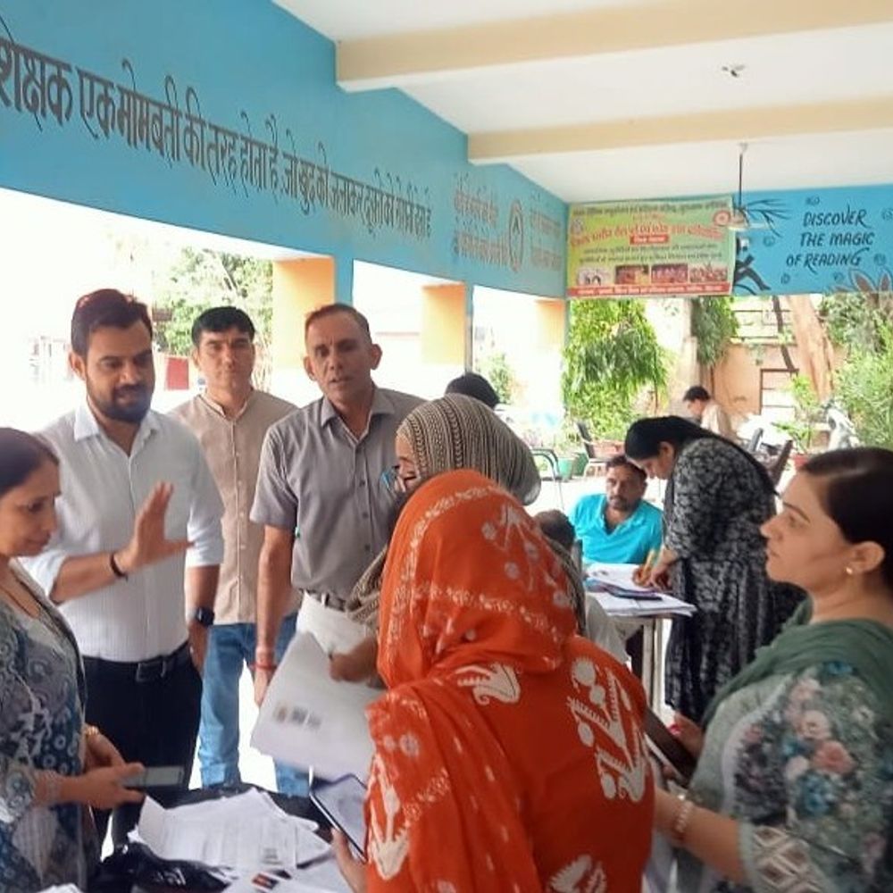 कलानौर में एडीसी ने लिया मतदान केंद्रों का जायजा:बीएलओ को दिए निर्देश, बोले- समय से पूरा हो SIR अभियान, 71,640 डिजिटाइज किए गए