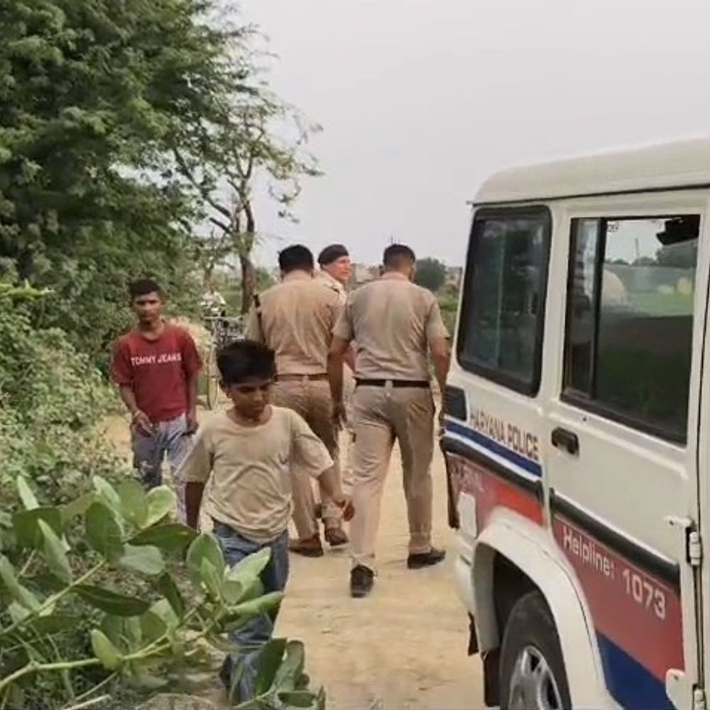 करनाल में नहर किनारे मिला व्यक्ति का शव:सड़ी-गली हालत में, रेंग रहे थे कीडे़, बदबू आने पर महिलाओं ने दी पुलिस को सूचना