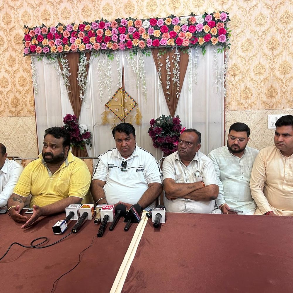 हांसी में भाखड़ा पाइपलाइन कार्य रोकने का विरोध:सर्व समाज के लोग हुए एकजुट, सोमवार को शहरवासी तय करेंगे अगली रणनीति