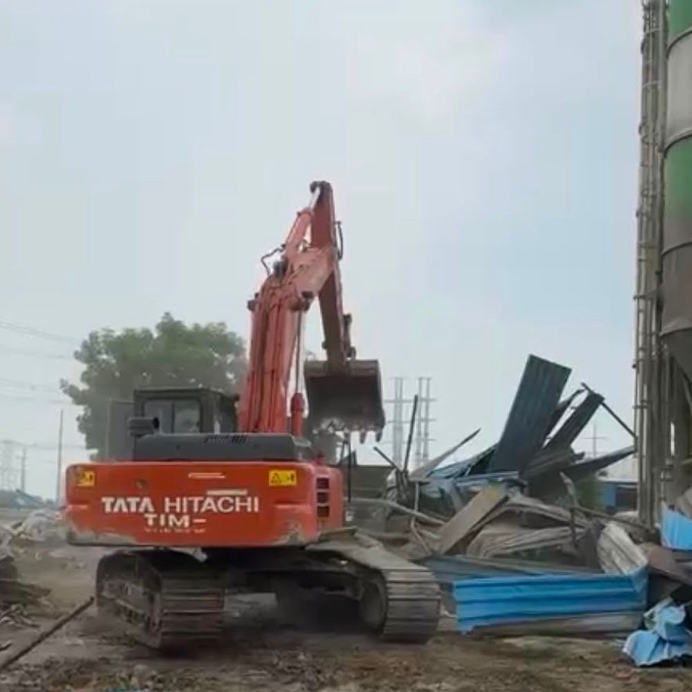 मानेसर नगर निगम ने पांच अवैध RMC प्लांट तोड़े:बिना अनुमति चल रहे थे, नियमों का पालन न करने पर हुई कार्रवाई