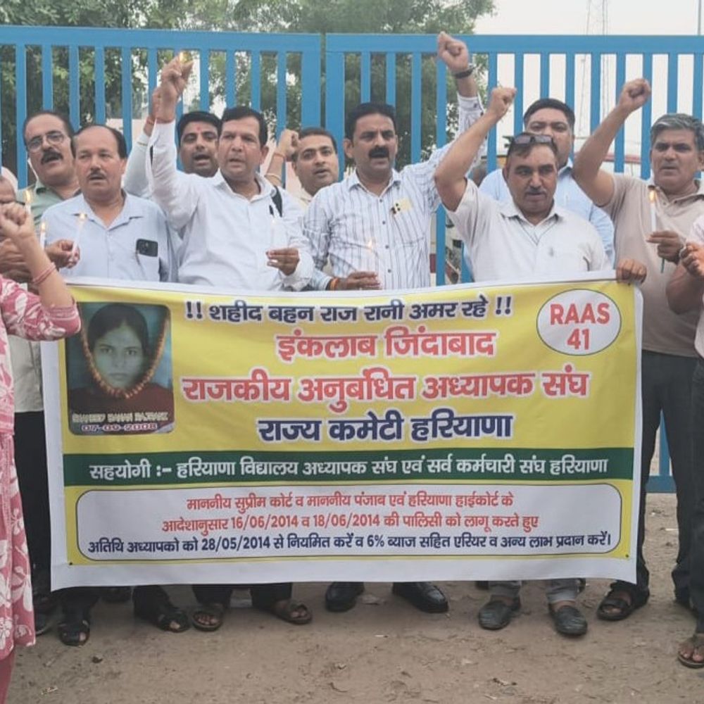 पलवल में गेस्ट और अनुबंधित टीचर्स का कैंडल मार्च:नियमित करने को लेकर किया प्रदर्शन; बोले- सरकार कागजी घोषणाएं कर रही