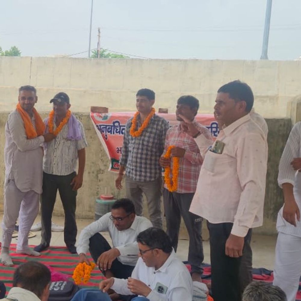 लोहारू में अनुबंधित विद्युत कर्मचारी संघ की नई कार्यकारिणी:विकास गिगनाऊ सर्वसम्मति से बनाया प्रधान; सुमित सिमली को सचिव की जिम्मेदारी