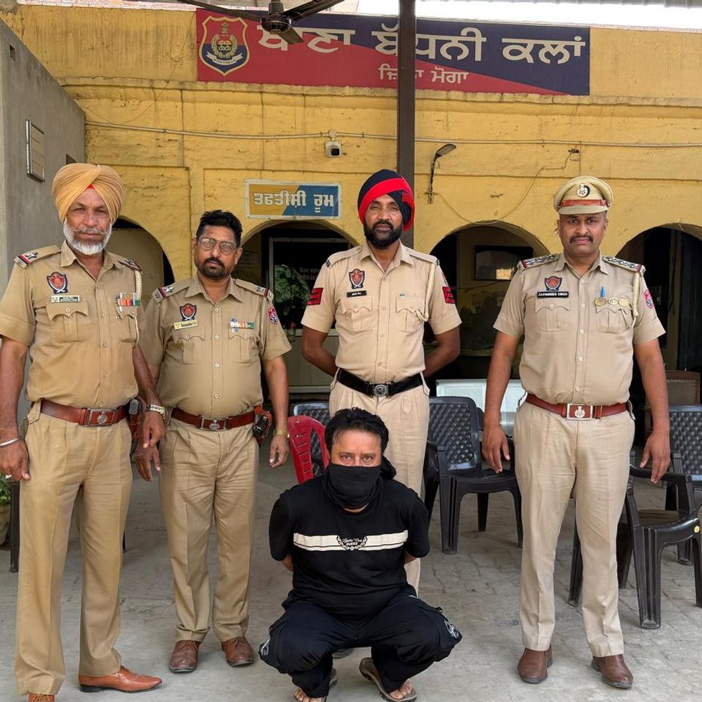 मोगा में हत्याआरोपी गिरफ्तार:बाइक को साइड करने को लेकर विवाद, आरोपी ने गांव के रिटायर्ड बिजली कर्मी को मारी दो गोलियां