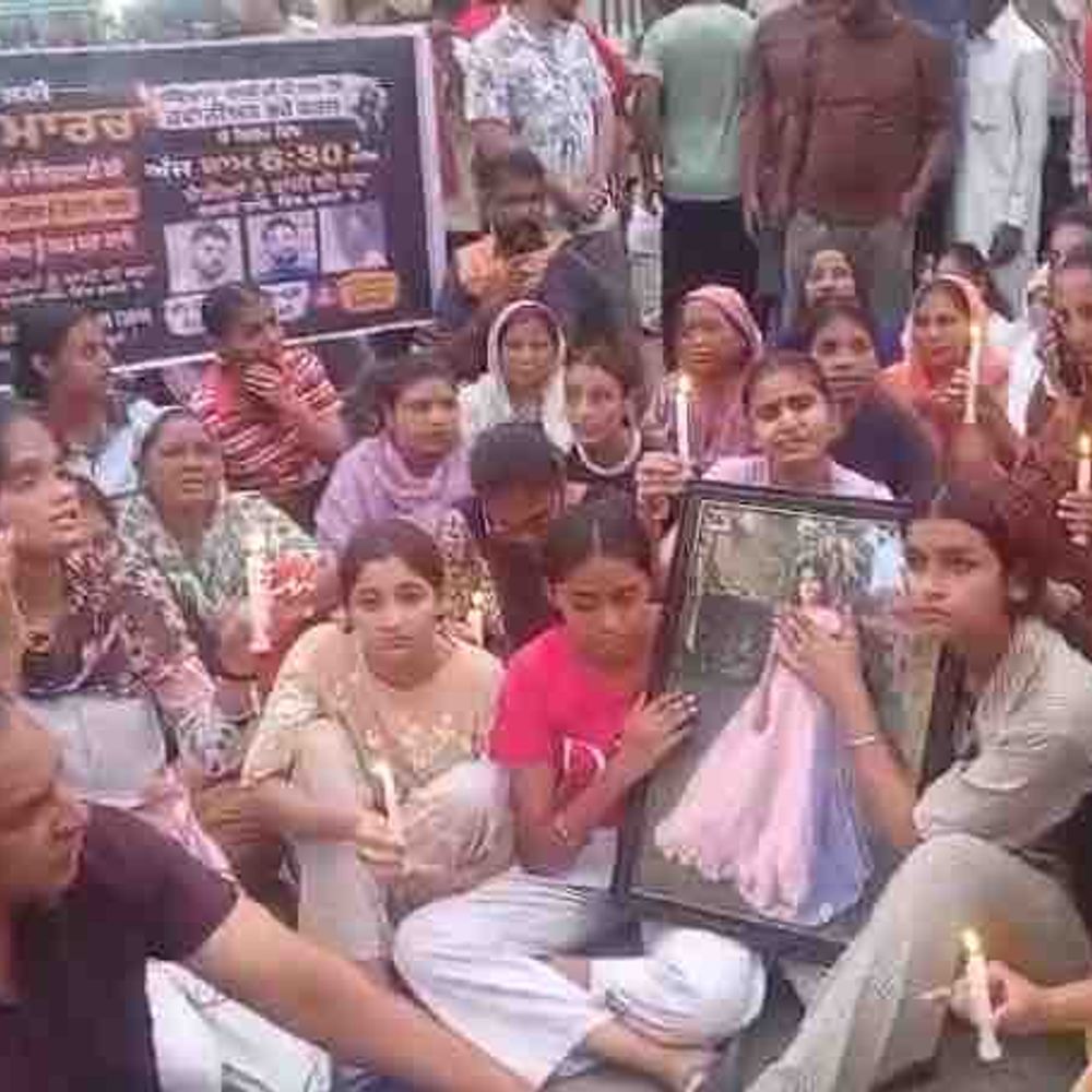 जालंधर में 15 वर्षीय लड़की की मौत, निकाला कैंडल मार्च:गहनों को लेकर मौसा पर मारपीट का आरोप, गिरफ्तारी होने पर ही अंतिम संस्कार