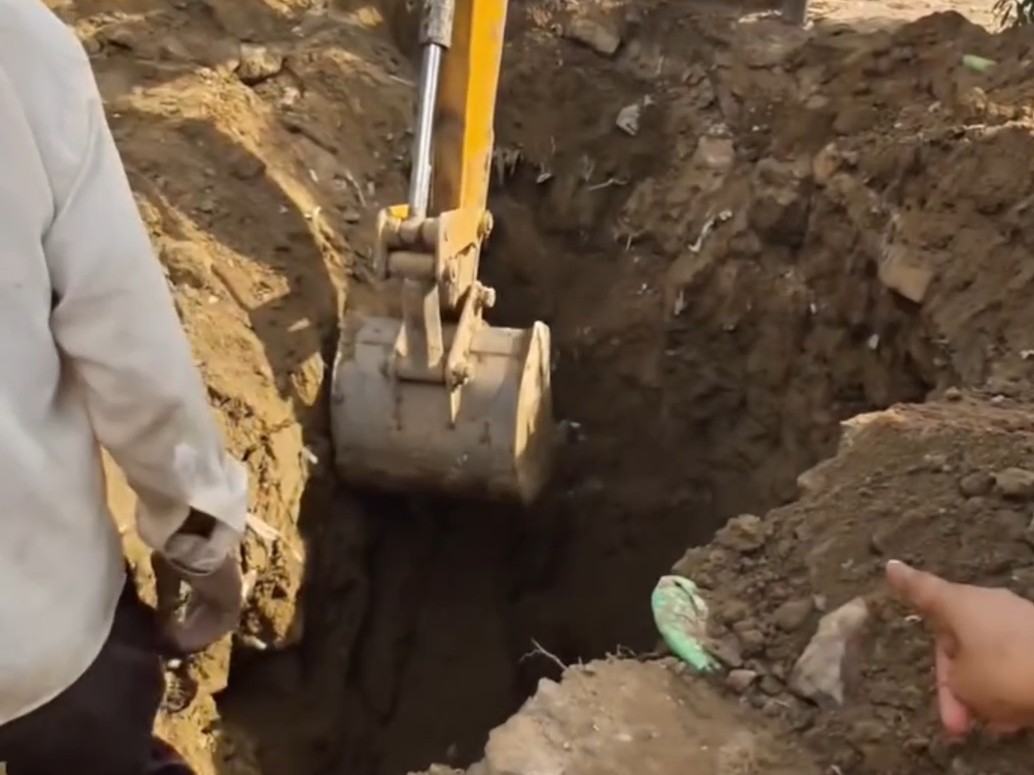 Faridabad JCB Driver Death | Sewer Line Excavation Accident News