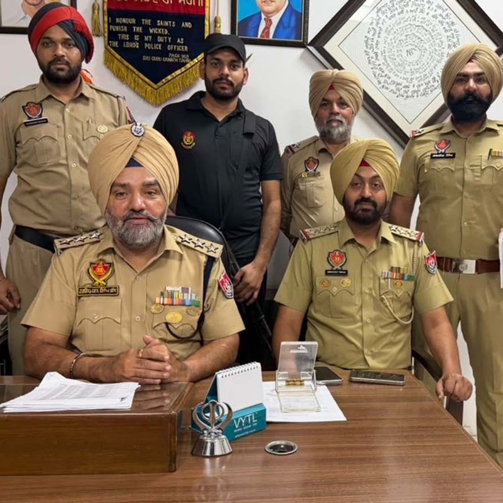 मोहाली में पुलिस हथियारों के साथ तीन को दबोचा:चार अवैध पिस्टल, नौ कारतूस बरामद, चेकिंग अभियान के दौरान हुई गिरफ्तारी