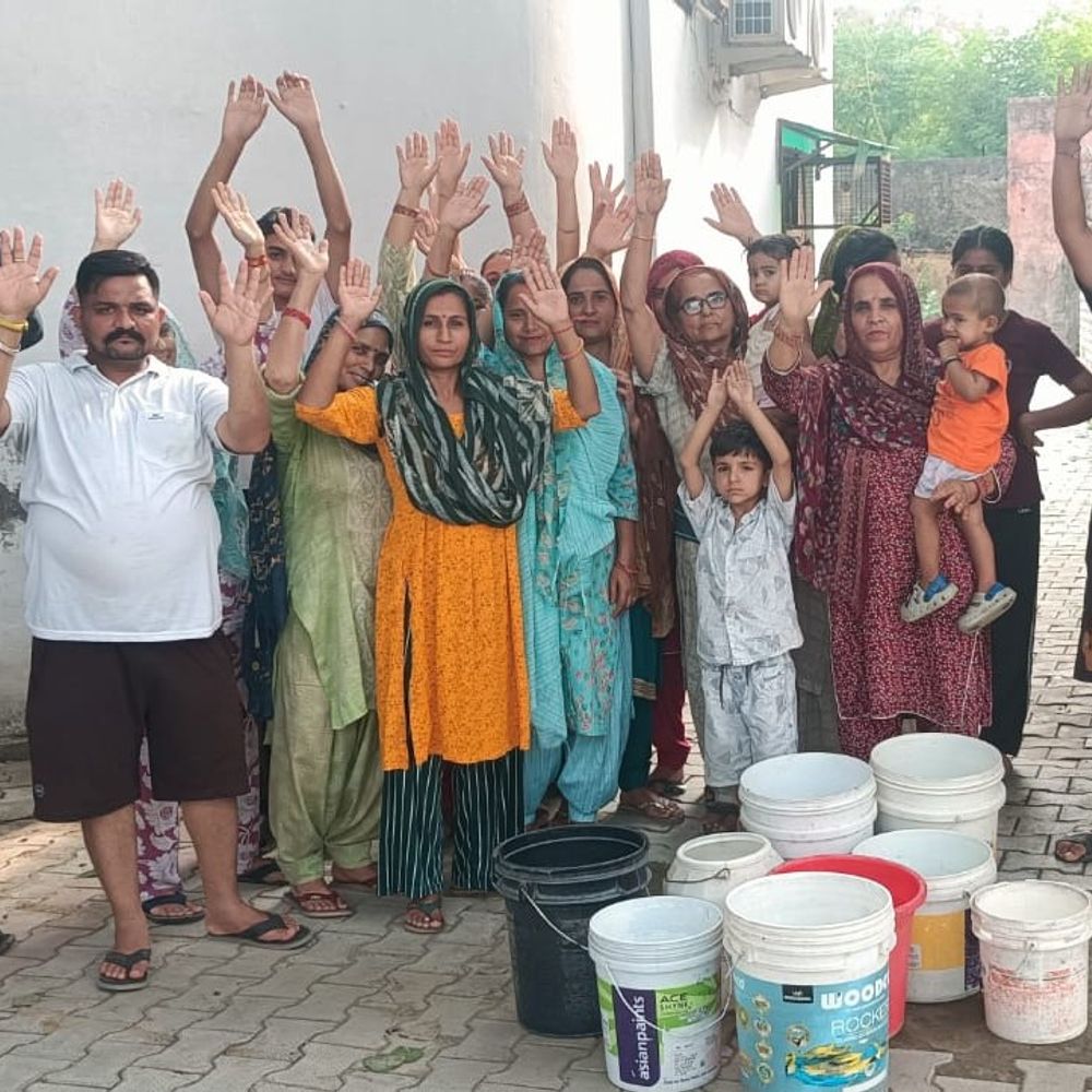 पठानकोट के गांव कुठेड़ में पेयजल संकट गहराया:हफ्ते में एक-दो बार ही पानी; 3 साल से समाधान की बाट जोह रहे लोग
