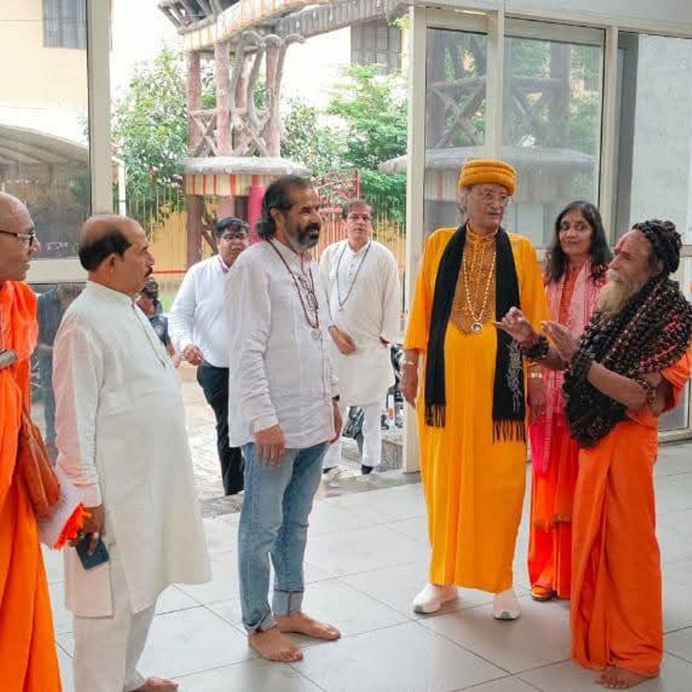 सांपला में बाबा कालीदास धाम पहुंचे संत-महात्मा:निर्माणाधीन चैरिटेबल अस्पताल और कॉन्फ्रेंस हॉल का अवलोकन किया, निर्माण कार्यों का लिया जायजा