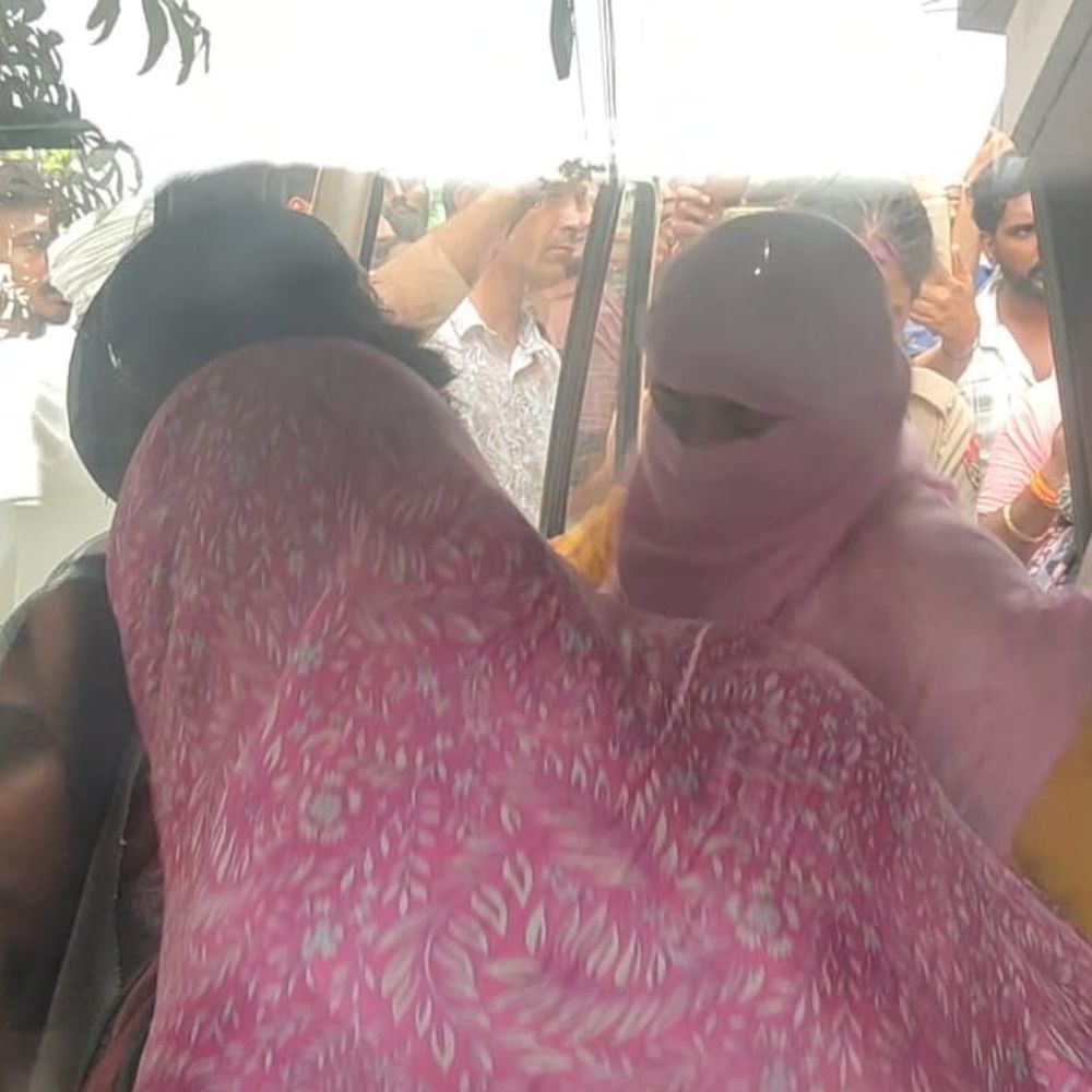 फरीदाबाद के स्पा सेंटर में पुलिस की रेड:देह व्यापार का शक , 7 महिलाएं-युवक हिरासत में, बच्ची को साथ लेकर आती थी महिला