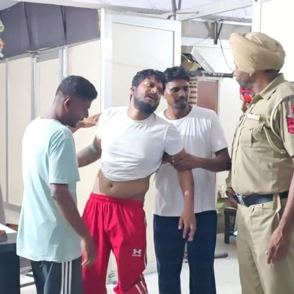 मोगा में युवक को बंधक बनाकर पीटा:पीड़ित लिफ्ट लेकर घर लौट रहा था, रास्ते में उठा ले गए आरोपी