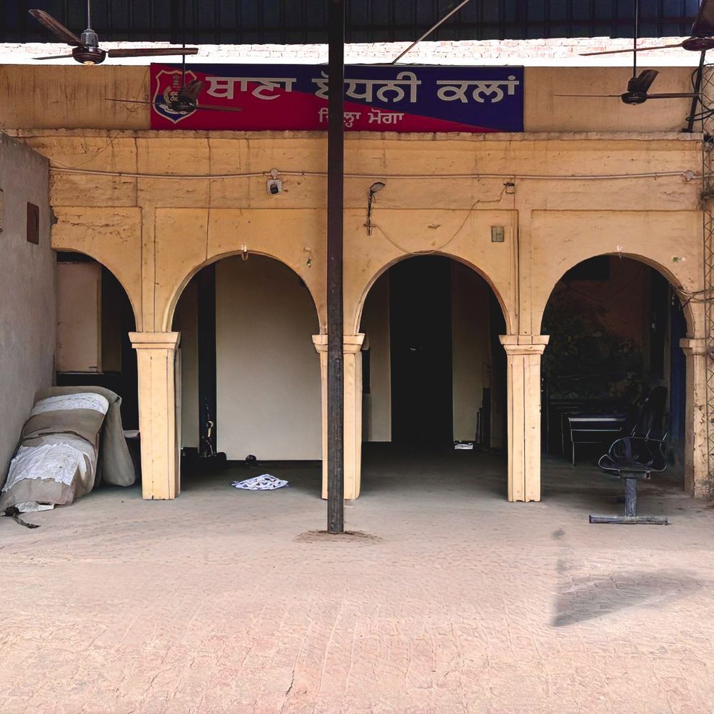 मोगा में नशा विरोधी अभियान के दौरान दो गिरफ्तार:15 ग्राम हेरोइन और 300 नशीली गोलियां बरामद; दोनों के खिलाफ केस दर्ज