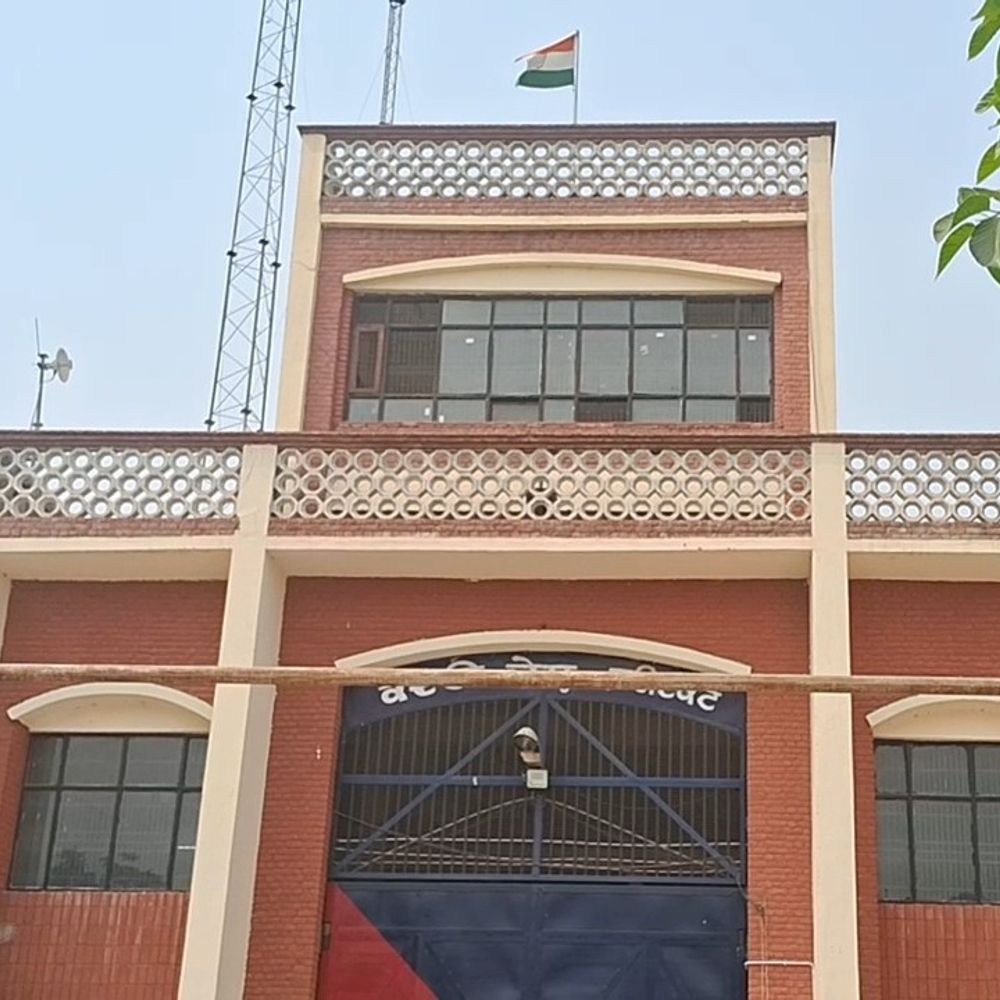 फरीदकोट में अर्श डल्ला गैंग के गुर्गे से मिला मोबाइल:मॉडर्न जेल में चला सर्च ऑपरेशन, 4 फोन पकड़े गए; 4 हवालातियों पर FIR