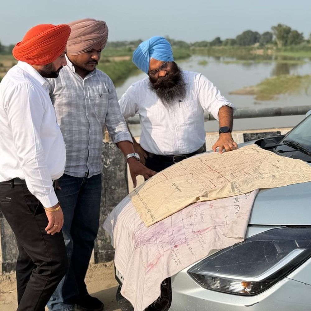 मॉनसून से पहले कपूरथला प्रशासन अलर्ट:एसडीएम ने बाढ़ प्रभावित मंड क्षेत्रों का किया निरीक्षण; तटबंधों की जांच की