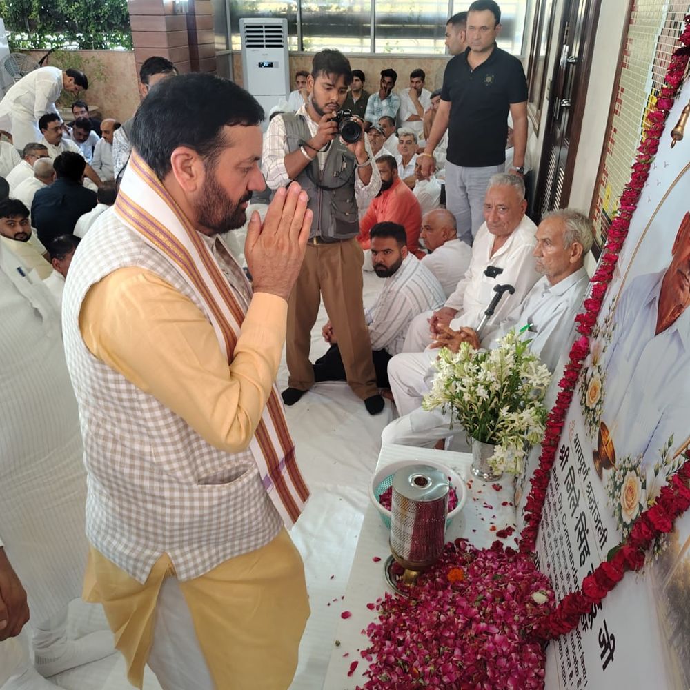 रोहतक पहुंचे सीएम नायब सिंह सैनी:पूर्व विधायक के पिता जिले सिंह कुंडू, डॉ. आदित्य बत्रा को दी श्रद्धांजलि, परिजनों को दी सांत्वना