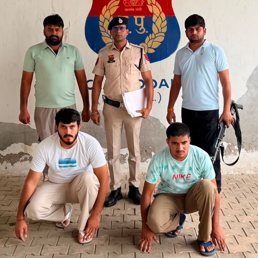पलवल में हवाई फायरिंग करने वाले दो अरेस्ट:बलेनो गाड़ी और देसी तमंचा जब्त, दहशत फैलाने के लिए चलाई थी गोली