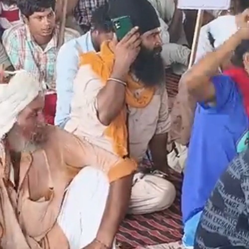 डबवाली में युवक पर हमले के बाद ग्रामीणों का प्रदर्शन:पुलिस कार्रवाई से असंतुष्ट; एसपी कार्यालय का घेराव किया, आंदोलन की चेतावनी