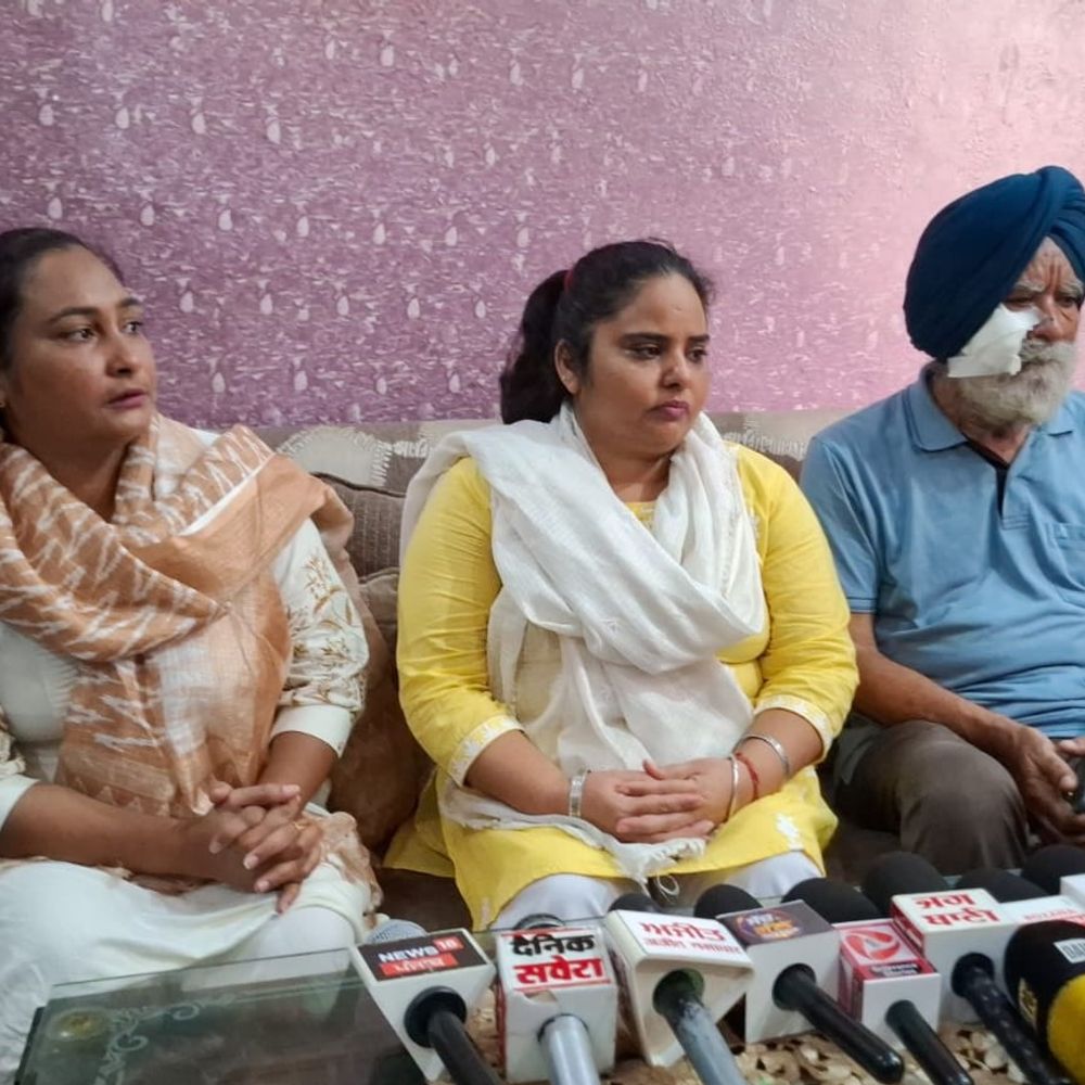 पटियाला में महिलाओं से मारपीट के आरोपी आरोपी:पीड़ित परिवार ने पुलिस की कार्रवाई पर उठाए सवाल; जान का खतरा बताया