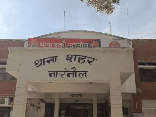 Narnaul Shop Vandalism Case | Attackers Break Beer Bottles, Owner Injured