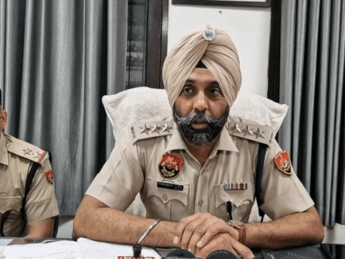 सिरसा में 3 लाख नशीली गोलियों का पार्सल पकड़ा:पंजाब से आई थी खेप, पुलिस ने ड्राइवर को दबोचा, अन्य जगह भी मिली नशीली दवाई