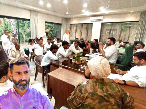 सिरसा MLA सेतिया का फिर पार्टी नेताओं पर तंज:मंच पर कुर्सी का विवाद, पोस्ट में लिखा-अपमान बर्दाश्त नहीं करेंगे, कोई लालच नहीं