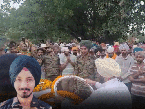पंजाब- शहीद लांसनायक काे बहन ने सेहरा बांधा:गीत गाकर अंतिम विदाई दी; नवंबर में शादी होनी थी, LOC के पास सिर पर चट्टान गिरी