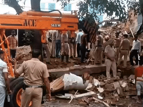 चंडीगढ़ में इमारत ढहने से दो पाटर्नर की मौत:15 दिन पहले ही किराए पर ली, रेनोवेशन का काम चल रहा था, मेरठ के थे