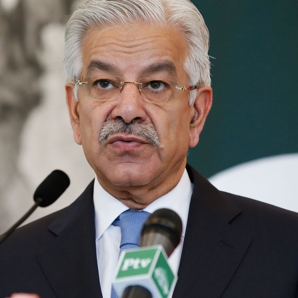 PAK रक्षा मंत्री बोले- Pok के प्रदर्शनकारी भारत जैसे दुश्मन:इनसे कोई बातचीत नहीं करेंगे; फायरिंग में 30 प्रदर्शनकारियों की मौत