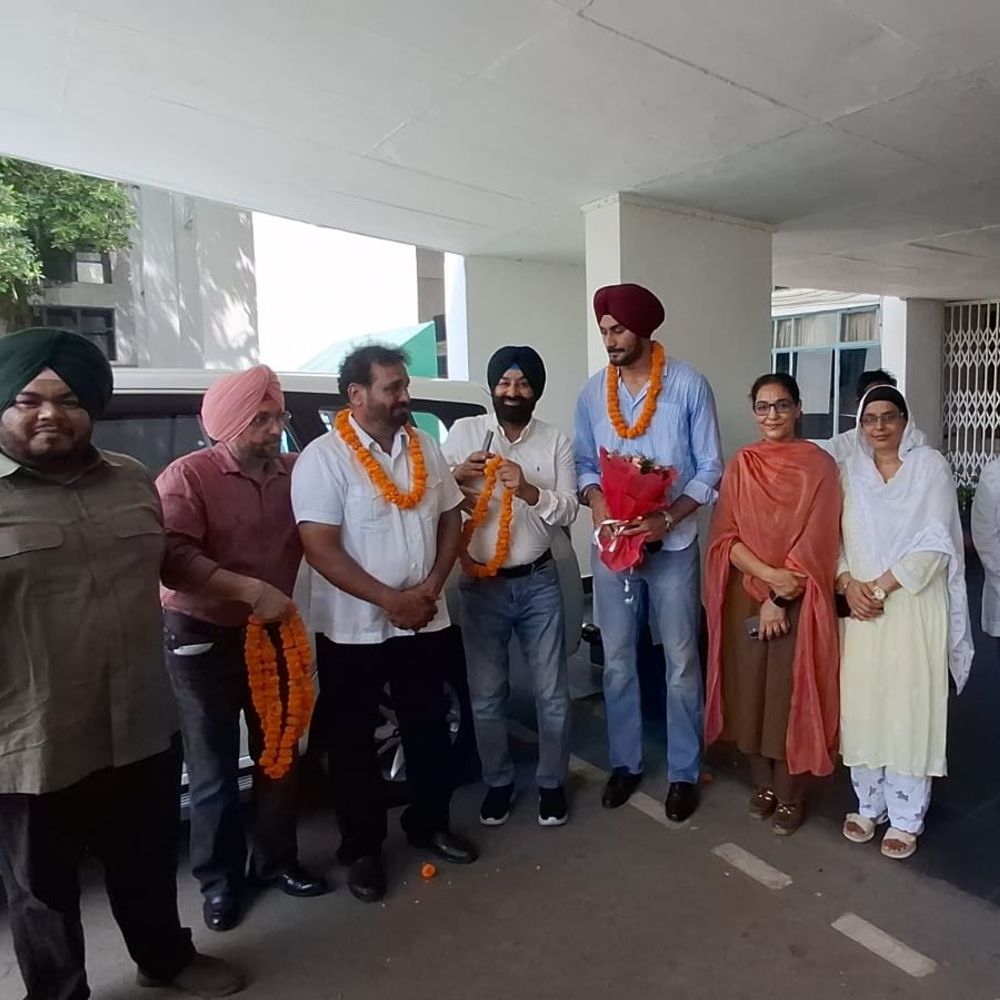 40 साल बाद भारत को वॉलीबॉल में पदक मिला:कप्तान अमरिंदर पाल सिंह लौटे, पटियाला के पंजाबी यूनिवर्सिटी में हुआ जोरदार स्वागत