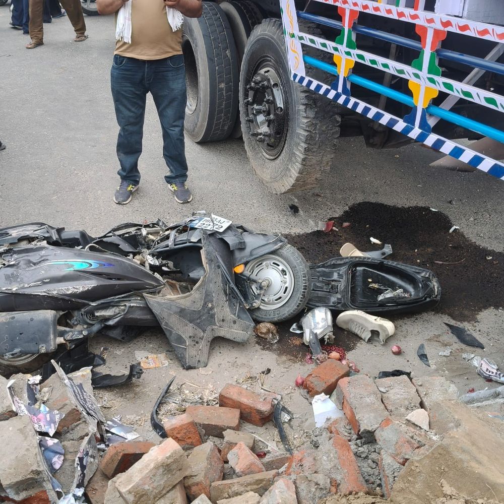मोगा में ट्रक ने एक्टिवा सवार महिला को कुचला:पहियों के नीचे आने से मौके पर ही मौत, हादसे के बाद आरोपी चालक गाड़ी लेकर फरार