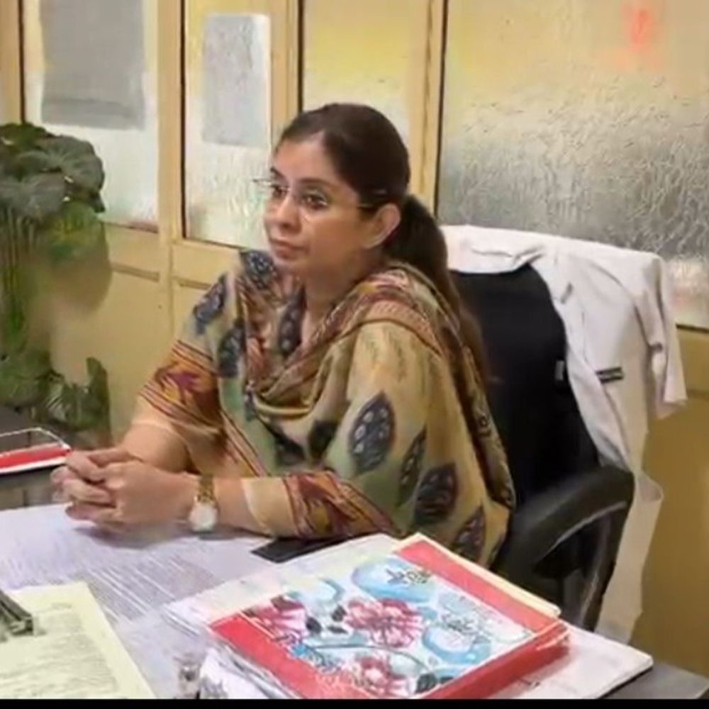 गुरदासपुर सिविल अस्पताल के ब्लड बैंक में फ्रीजर खराब:इंचार्ज डॉ. पूजा खोसला बोलीं- 25 यूनिट रक्त नष्ट; कंपनी को नोटिस जारी किया गया