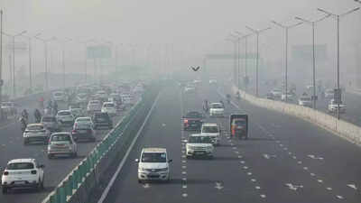 Delhi records highest AQI in over 85 days at 261; feels-like temperature nears 45.7°C | Delhi News