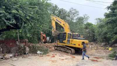 Delhi govt demolishes illegal shrine in Pitampura–Shalimar Bagh for road-widening project | Delhi News