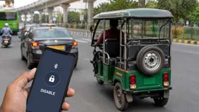When a smartphone can disturb traffic: Delhi e-rickshaw drivers fear battery app exploit | Delhi News