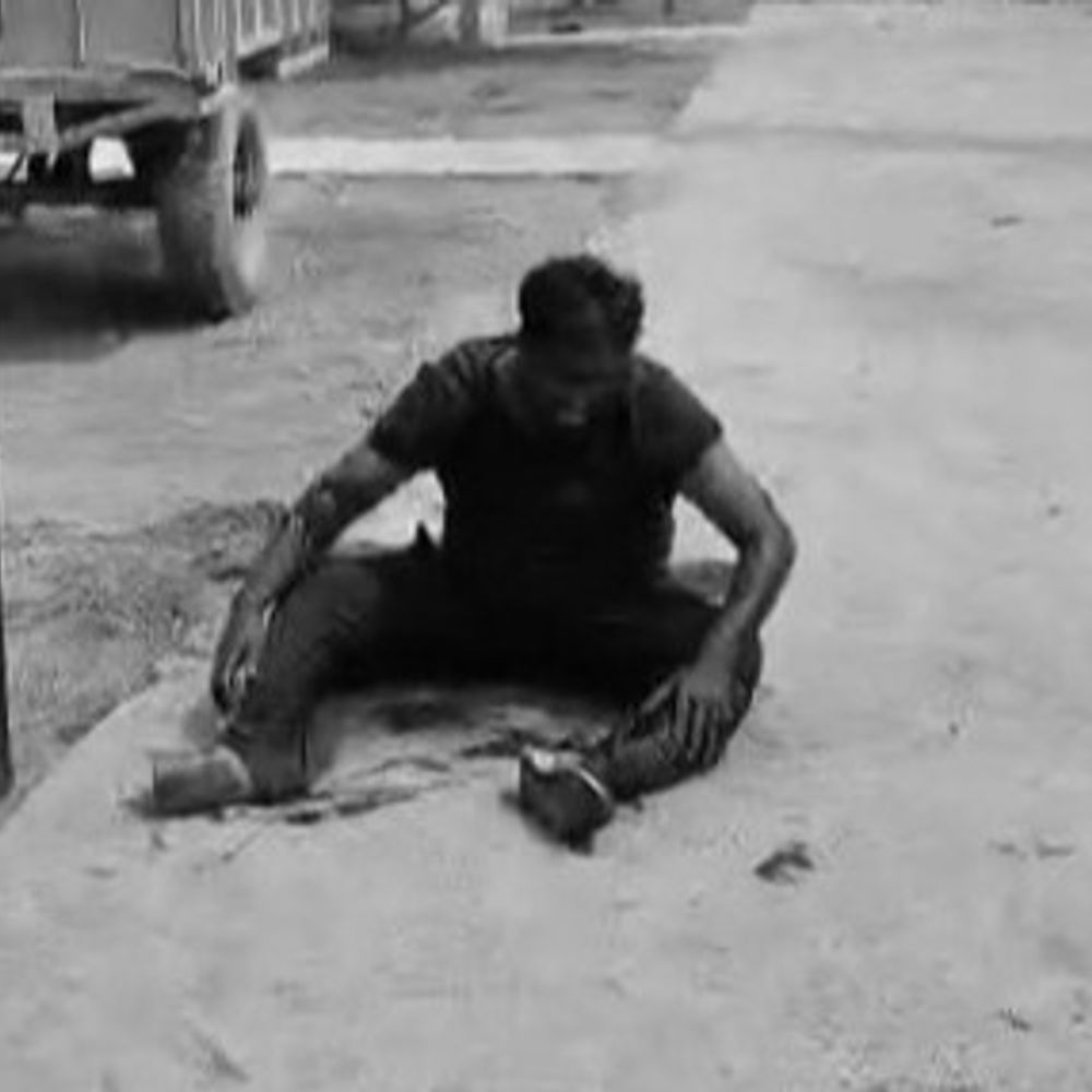 हिसार में युवक पर जानलेवा हमला:पहले कार से मारी टक्कर, फिर वॉटर ट्रीटमेंट प्लांट में घुसकर तेजधार हथियार से किए वार