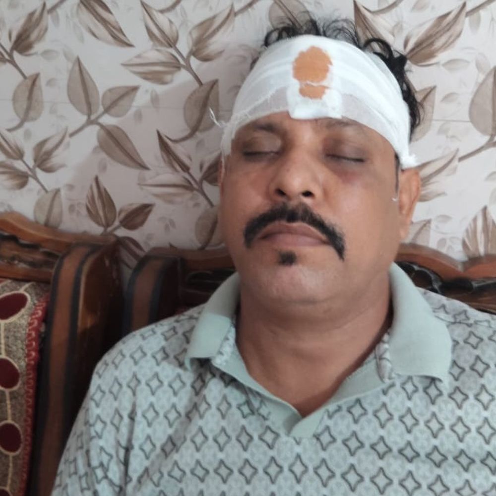 बल्लभगढ़ में पड़ोसियों की झड़प, दो घायल:अवैध सीढ़ी हटाने के बाद हुआ विवाद, पुलिस ने दर्ज किया मामला
